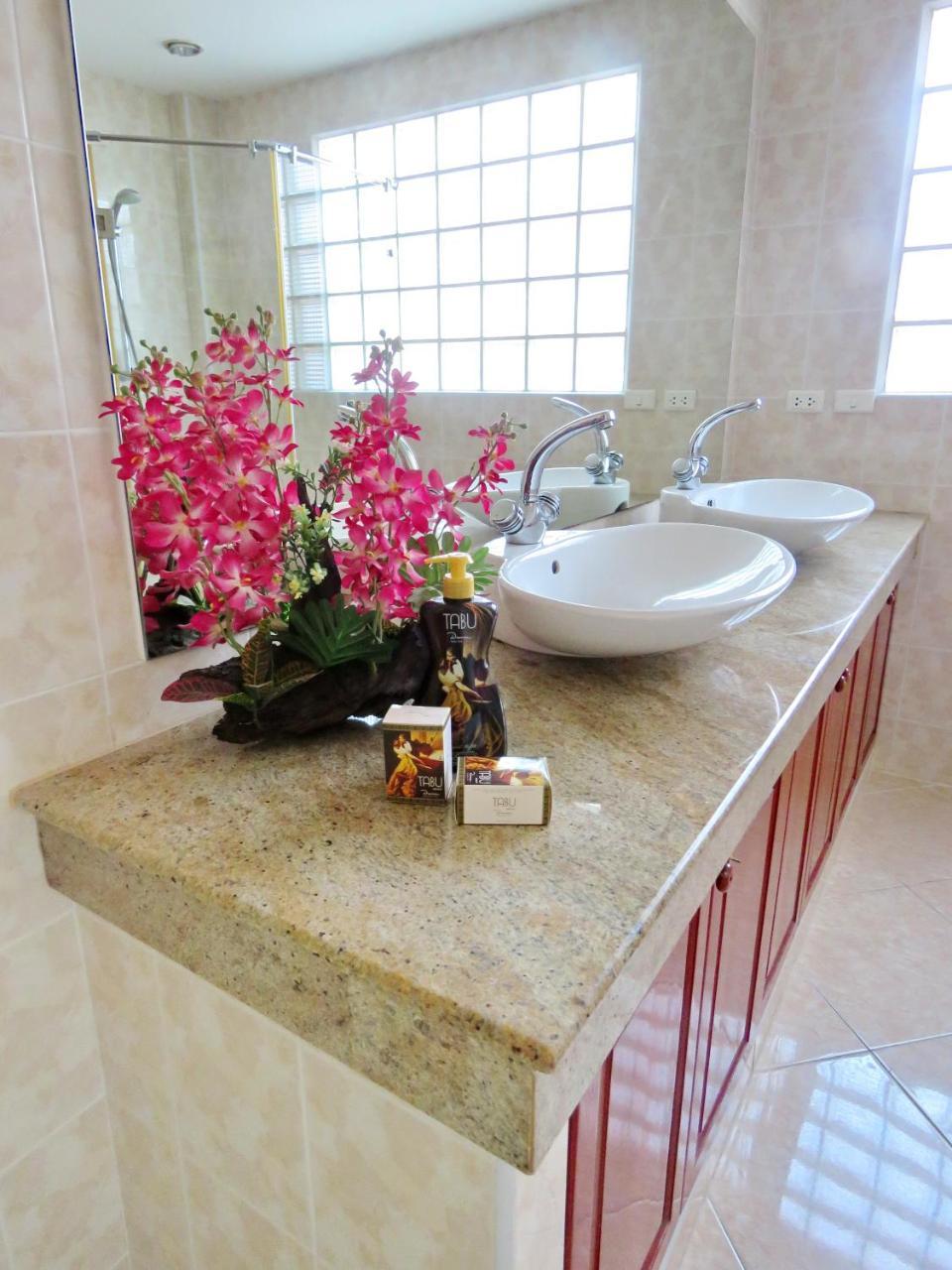 Butterfly Garden Boutique Residences Large Luxury Apts And Villas A Lifetsyle Destination By Neang, Everything You Need All Right Here 1-3 Bedrooms 110 To 190 Sq Mtrs, 2 Full Bathrooms, Rain Shower, Spa Bath, Bbq, Free Wifi, Staff 24-7, Close To Beac Паттая Екстер'єр фото