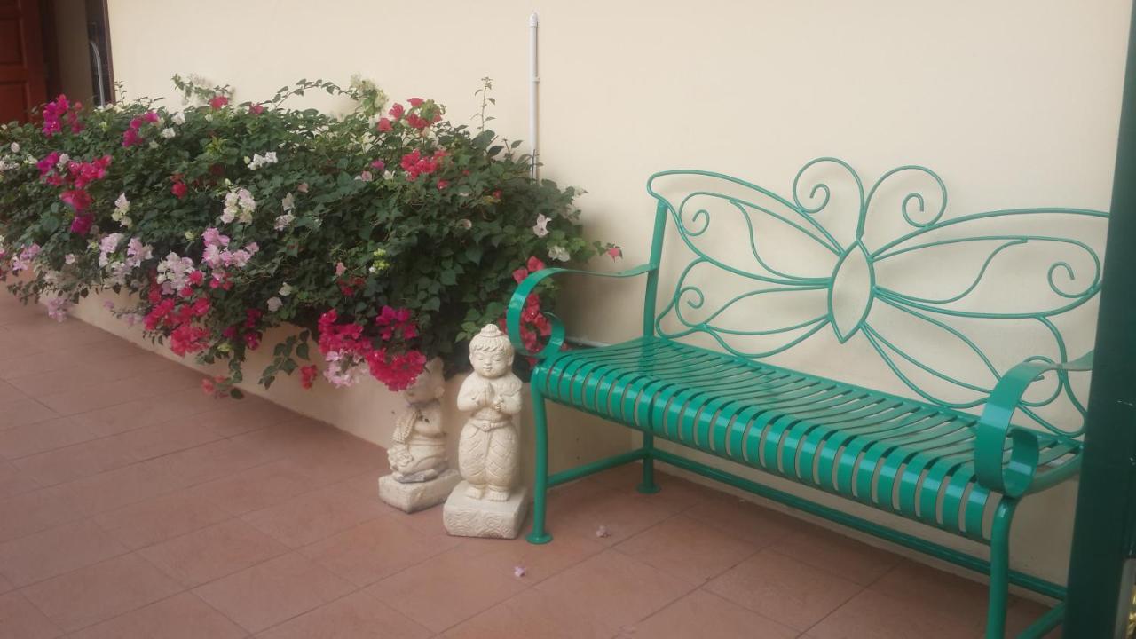 Butterfly Garden Boutique Residences Large Luxury Apts And Villas A Lifetsyle Destination By Neang, Everything You Need All Right Here 1-3 Bedrooms 110 To 190 Sq Mtrs, 2 Full Bathrooms, Rain Shower, Spa Bath, Bbq, Free Wifi, Staff 24-7, Close To Beac Паттая Екстер'єр фото
